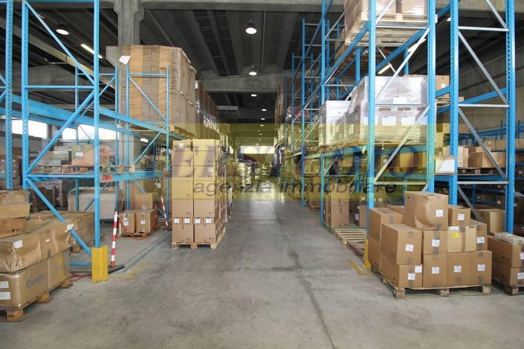 Capannone Industriale Usmate Velate