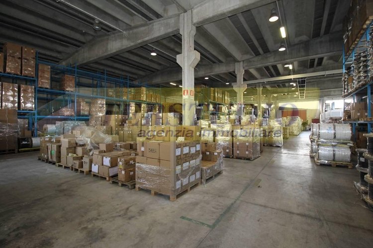 Capannone Industriale Usmate Velate