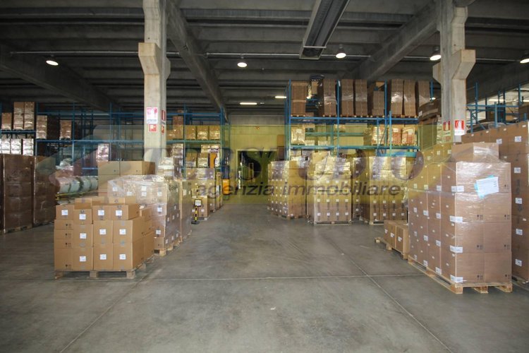 Capannone Industriale Usmate Velate