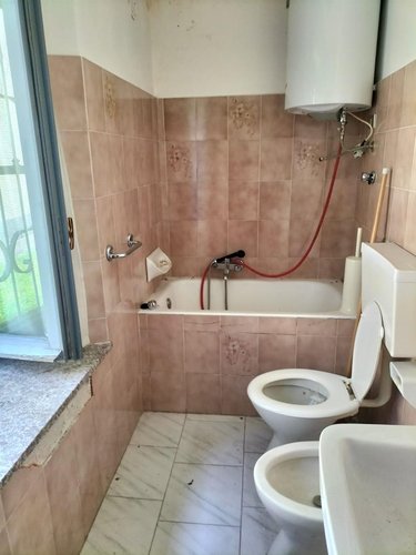 Serina in frazione Lepreno a mt. 825 in casa d’epoca ampio appartamento con posto auto Serina