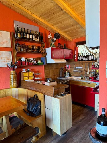 Oltre il Colle Zambla Alta, immerso nel verde, ottimo bilocale con camino e box