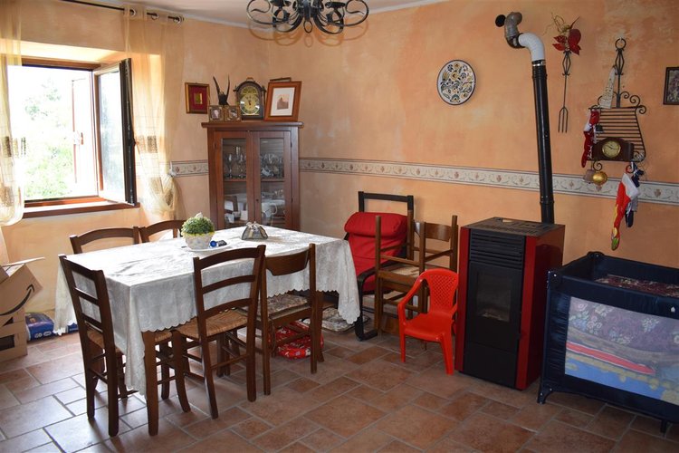 Cornalba trilocale su due livelli con guardino e arredo Cornalba