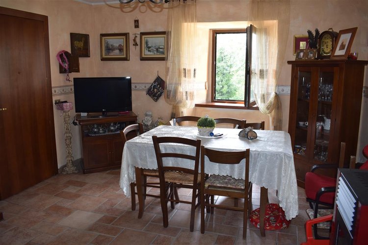 Cornalba trilocale su due livelli con guardino e arredo Cornalba