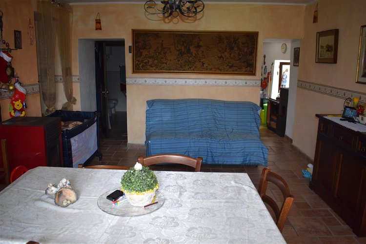 Cornalba trilocale su due livelli con guardino e arredo Cornalba