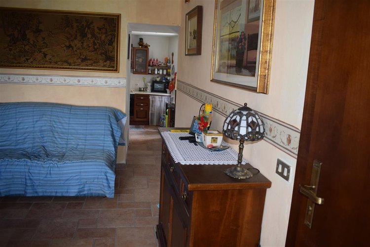 Cornalba trilocale su due livelli con guardino e arredo Cornalba