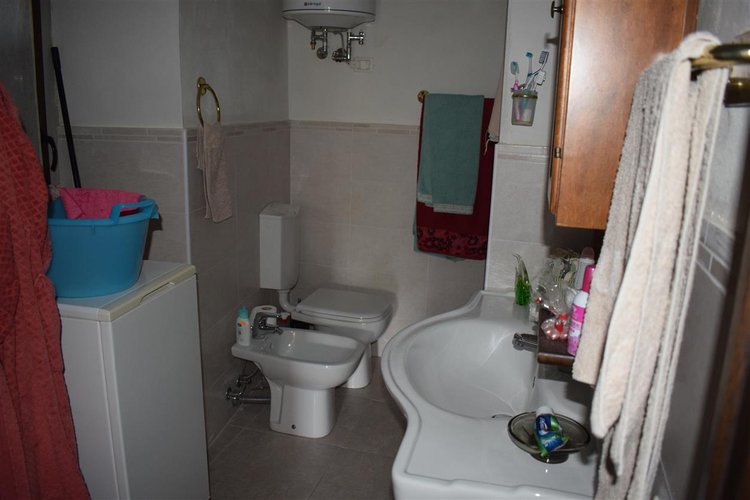 Cornalba trilocale su due livelli con guardino e arredo Cornalba