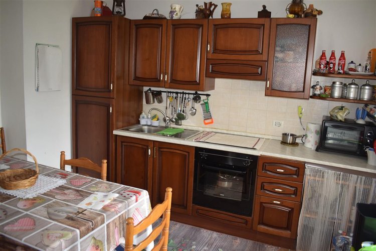 Cornalba trilocale su due livelli con guardino e arredo Cornalba