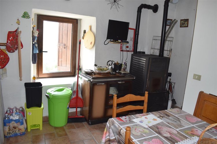 Cornalba trilocale su due livelli con guardino e arredo Cornalba