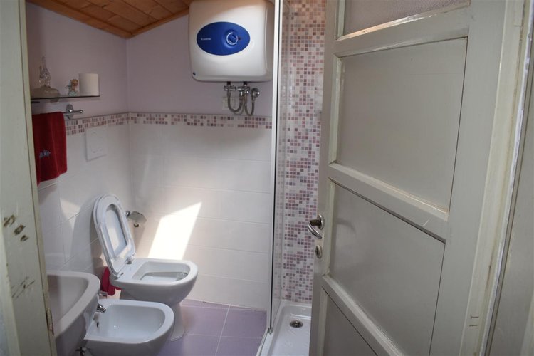 Cornalba trilocale su due livelli con guardino e arredo Cornalba