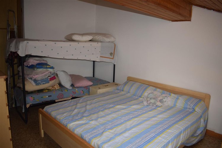 Cornalba trilocale su due livelli con guardino e arredo Cornalba