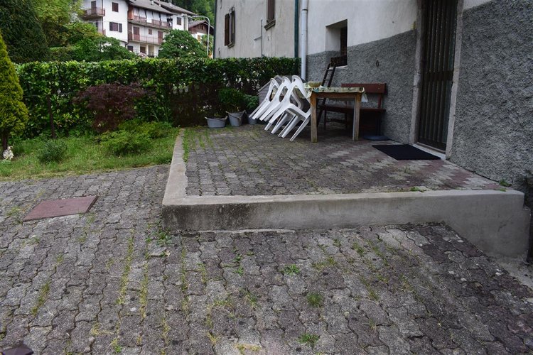 Cornalba trilocale su due livelli con guardino e arredo Cornalba