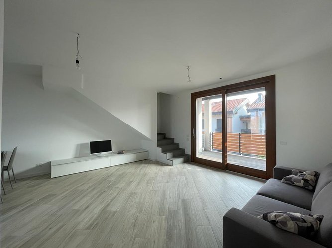 Quadrilocale duplex ultimo piano con terrazzi e cantina Madone