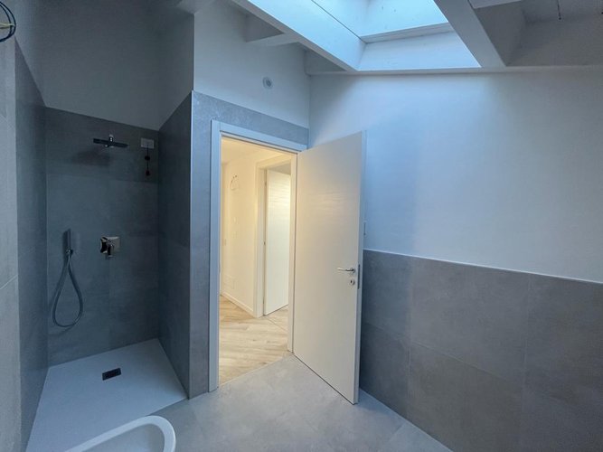Quadrilocale duplex ultimo piano con terrazzi e cantina Madone