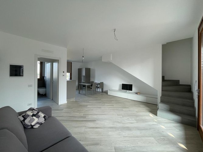 Quadrilocale duplex ultimo piano con terrazzi e cantina