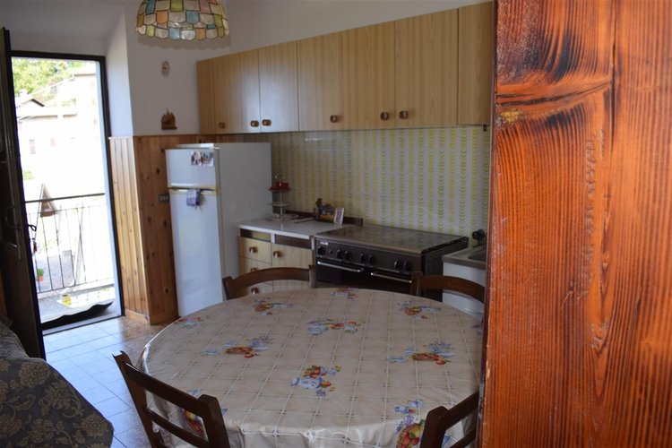 Costa Serina affare indipendente appartamento con 2 box e giardino privato Costa Serina