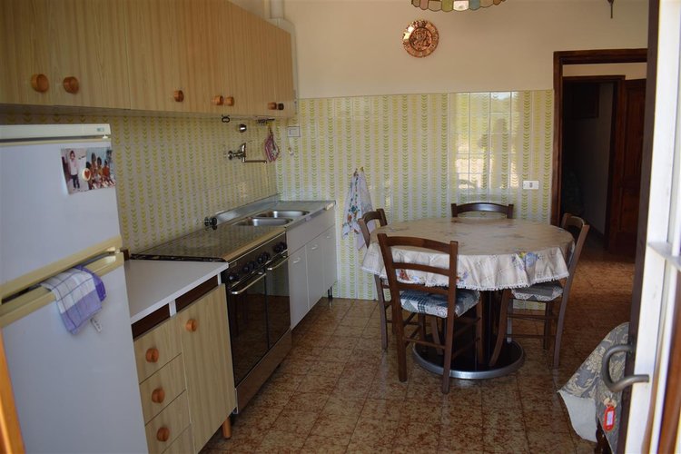 Costa Serina affare indipendente appartamento con 2 box e giardino privato Costa Serina