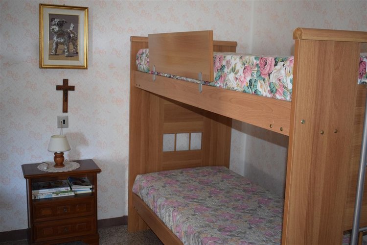 Costa Serina affare indipendente appartamento con 2 box e giardino privato Costa Serina