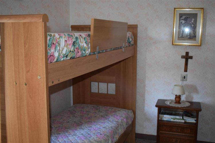 Costa Serina affare indipendente appartamento con 2 box e giardino privato Costa Serina