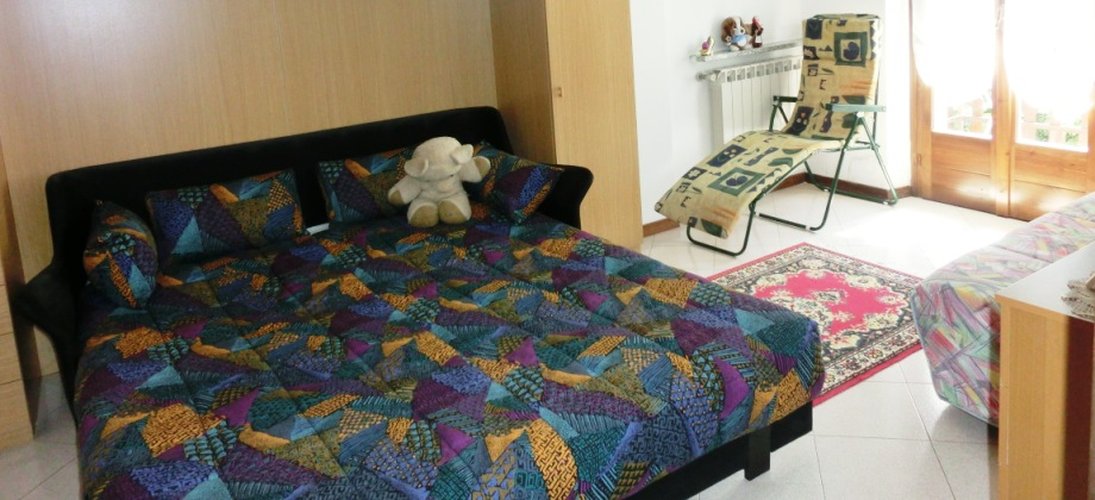 Serina-Valpiana, nel verde in elegante palazzina, bilocale balconato con box Serina