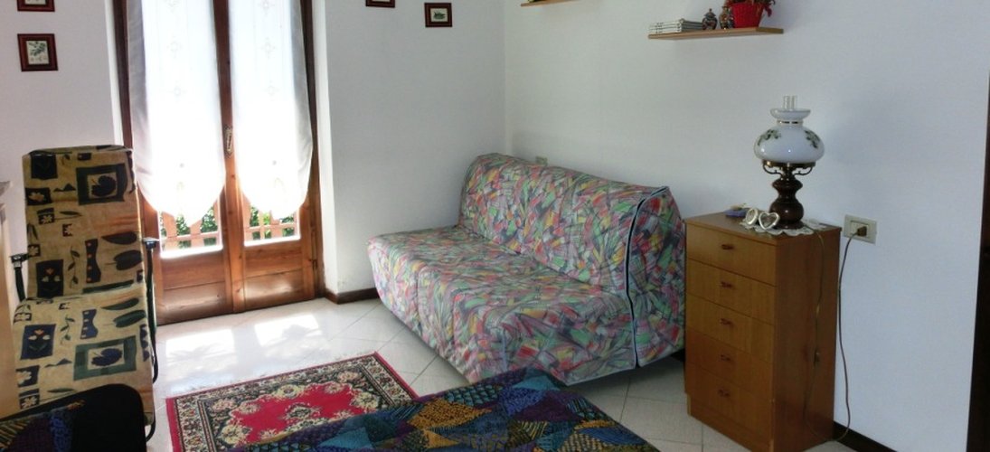 Serina-Valpiana, nel verde in elegante palazzina, bilocale balconato con box Serina