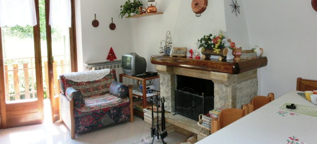 Serina-Valpiana, nel verde in elegante palazzina, bilocale balconato con box Serina