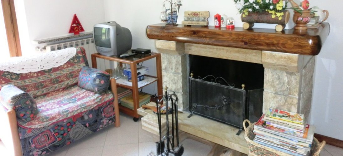 Serina-Valpiana, nel verde in elegante palazzina, bilocale balconato con box Serina