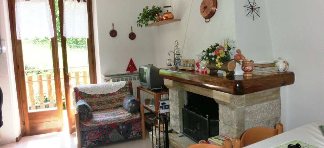 Serina-Valpiana, nel verde in elegante palazzina, bilocale balconato con box Serina