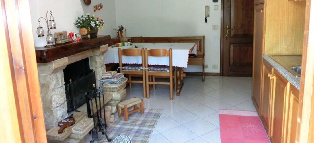 Serina-Valpiana, nel verde in elegante palazzina, bilocale balconato con box Serina