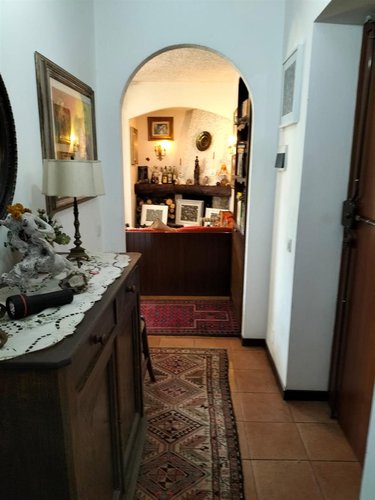 Oltre il Colle, panoramico appartamento balconato con box e cantina