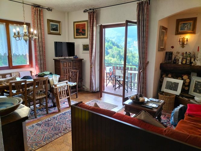 Oltre il Colle, panoramico appartamento balconato con box e cantina Oltre il Colle