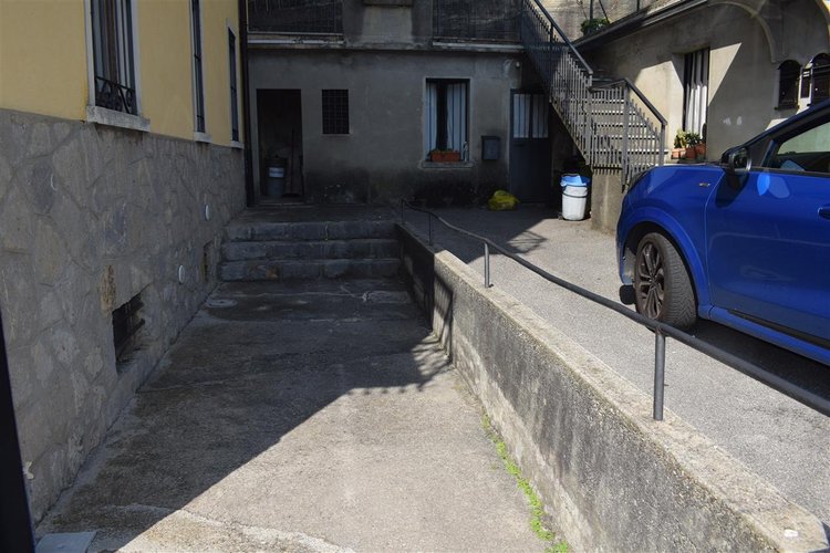 Costa Serina, adorabile porzione di casa con corte esclusiva Costa Serina