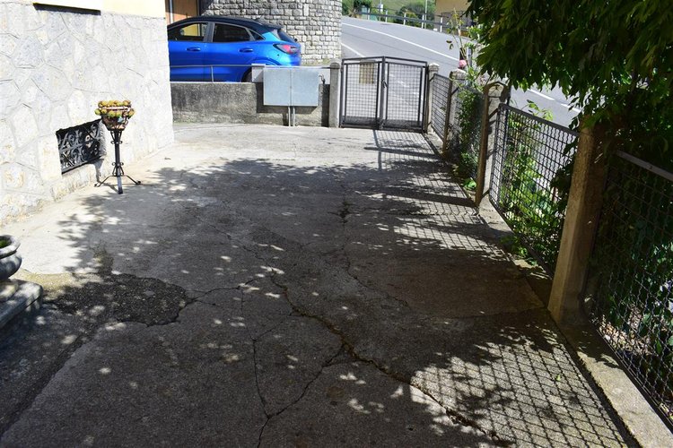 Costa Serina, adorabile porzione di casa con corte esclusiva Costa Serina