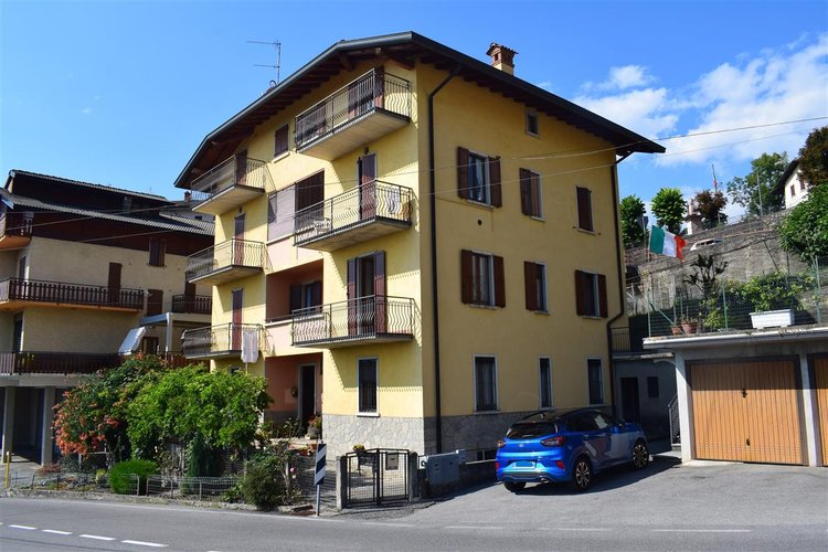 Costa Serina, adorabile porzione di casa con corte esclusiva