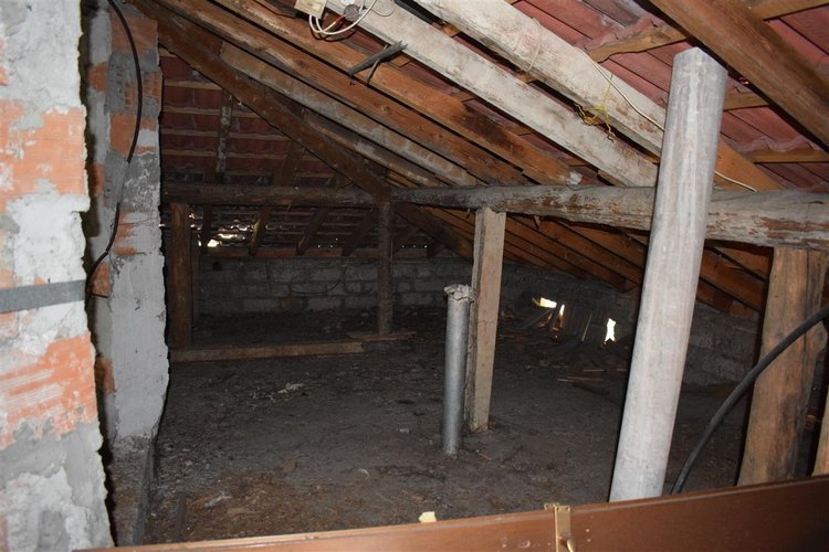 Algua Rosolo, casa d’epoca indipendente con godibilissima area pertinenziale Algua