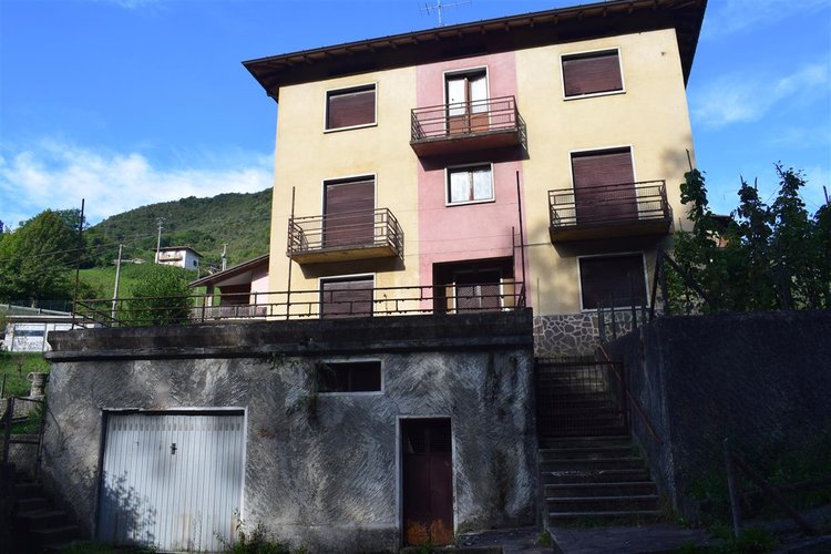 Algua Rosolo, casa d’epoca indipendente con godibilissima area pertinenziale Algua