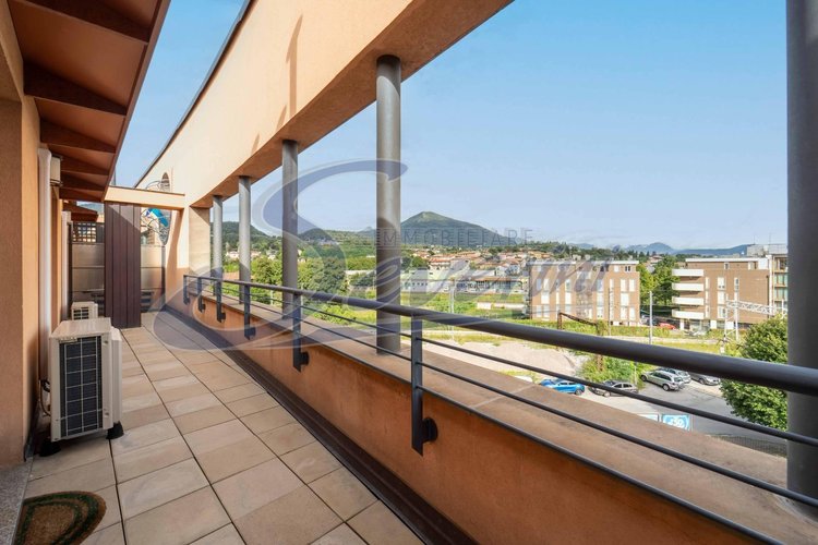 Attico / Mansarda Erba