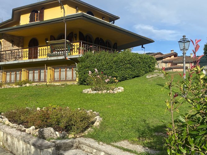 VILLA HOLLIWOODIANA! Val Brembilla