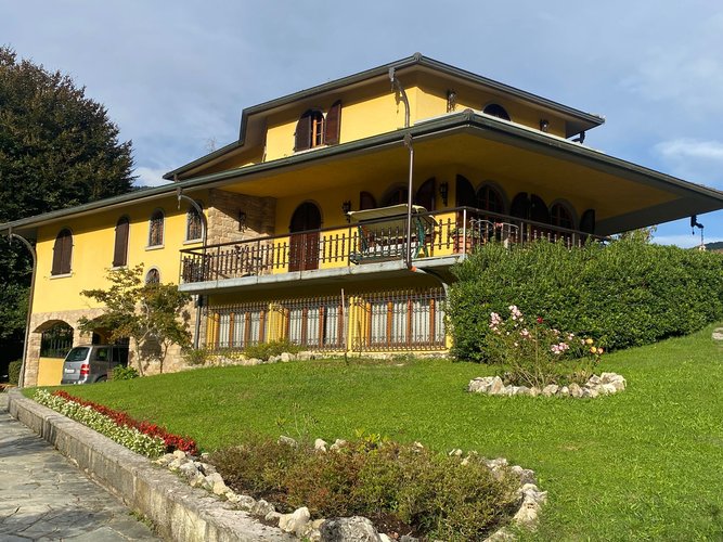 VILLA HOLLIWOODIANA! Val Brembilla