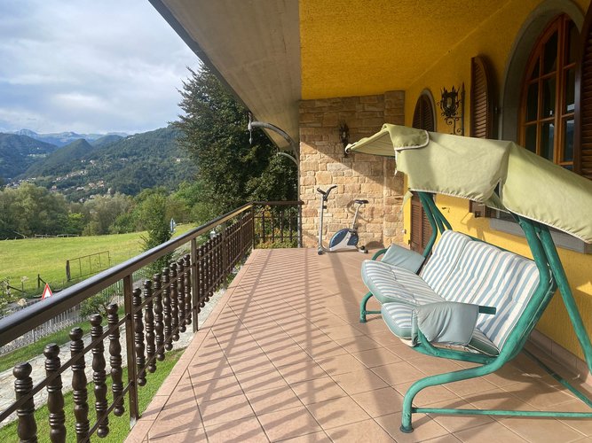 VILLA HOLLIWOODIANA! Val Brembilla