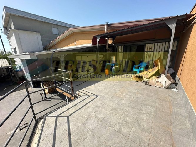 Capannone Industriale Bottanuco