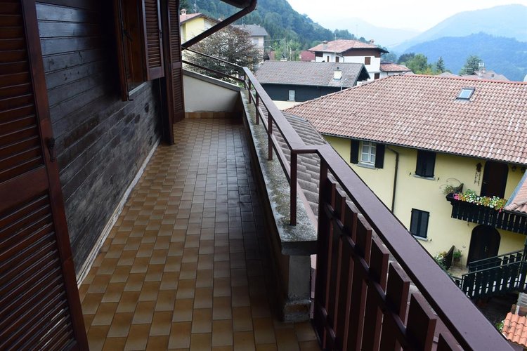 Serina centralissima favolosa indipendente mansarda con box doppio Serina