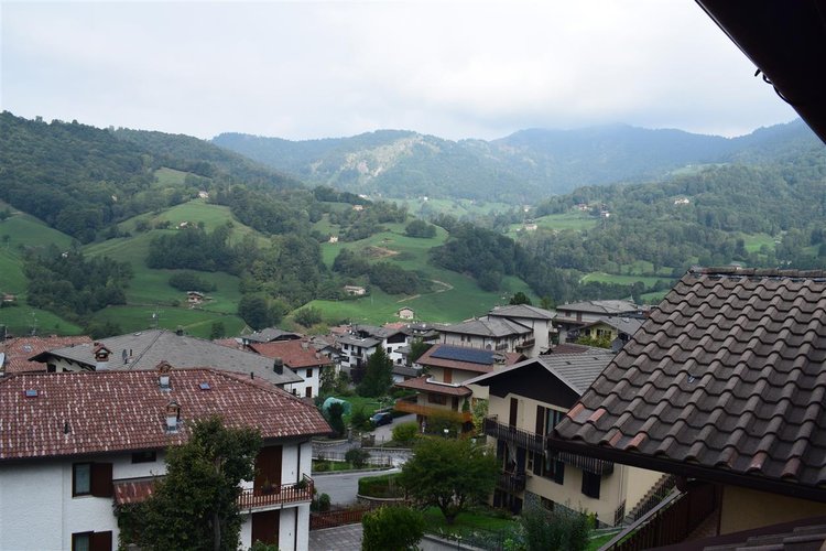 Serina centralissima favolosa indipendente mansarda con box doppio Serina