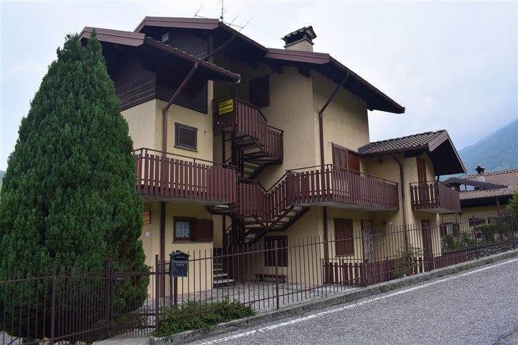 Serina centralissima favolosa indipendente mansarda con box doppio Serina