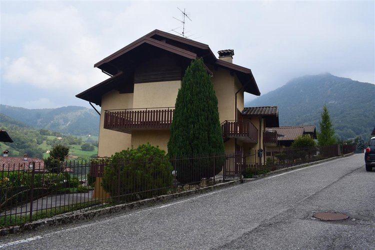 Serina centralissima favolosa indipendente mansarda con box doppio