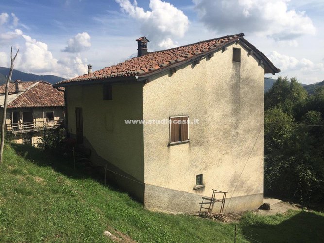 INDIPENDENTE CON TERRENO! Blello