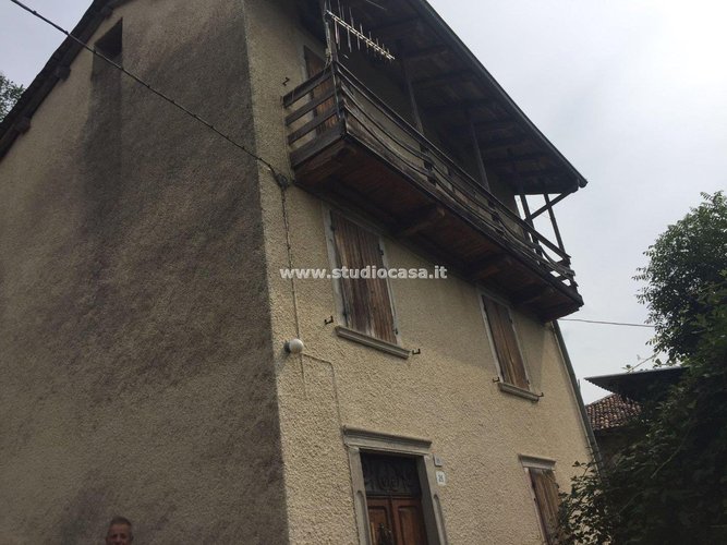 INDIPENDENTE CON TERRENO! Blello