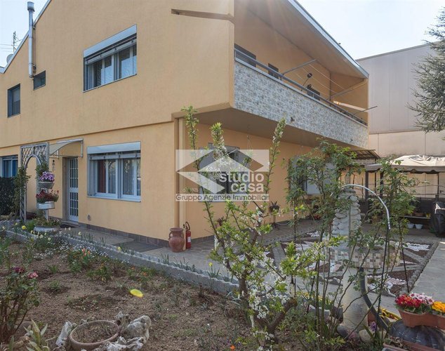 VILLA INDIPENDENTE CON AMPIO GIARDINO A VERDELLO