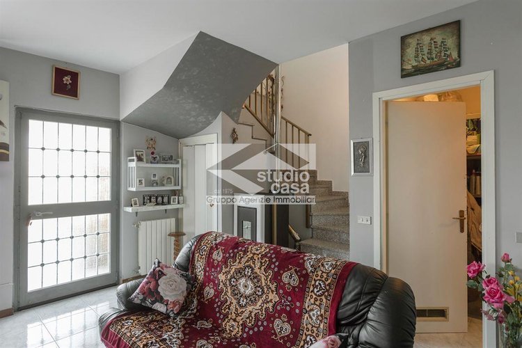 VILLA INDIPENDENTE CON AMPIO GIARDINO A VERDELLO Verdello