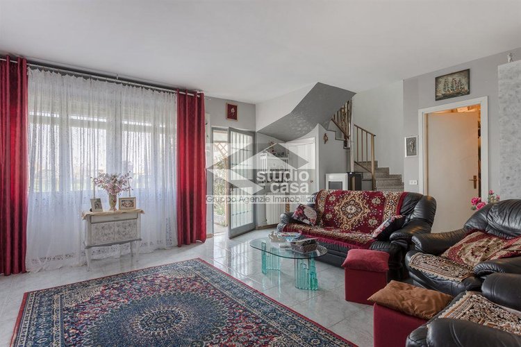 VILLA INDIPENDENTE CON AMPIO GIARDINO A VERDELLO Verdello