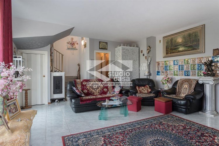 VILLA INDIPENDENTE CON AMPIO GIARDINO A VERDELLO Verdello